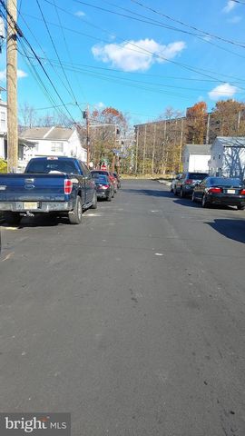 261 HIGHLAND AVE, Trenton, NJ 08618