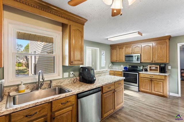 106 S Oaks Lane, Warner Robins, GA 31088