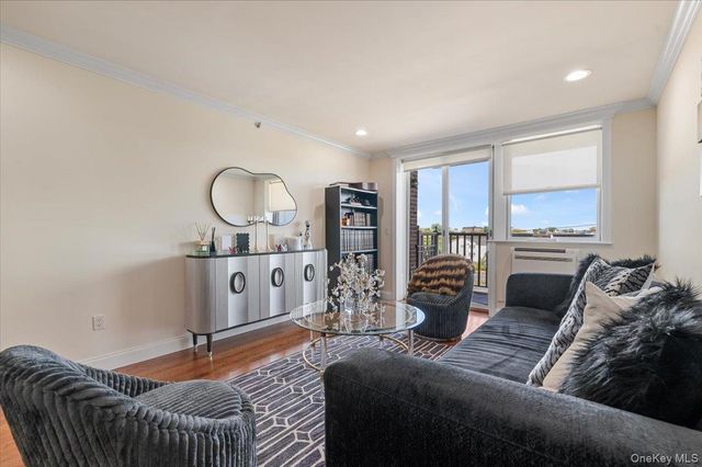 156 Beach 9th Street 4D, Far Rockaway, NY 11691