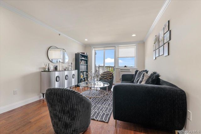 156 Beach 9th Street 4D, Far Rockaway, NY 11691