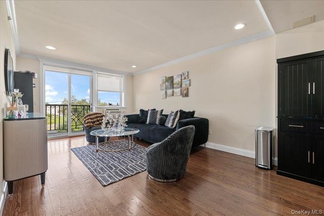 156 Beach 9th Street 4D, Far Rockaway, NY 11691