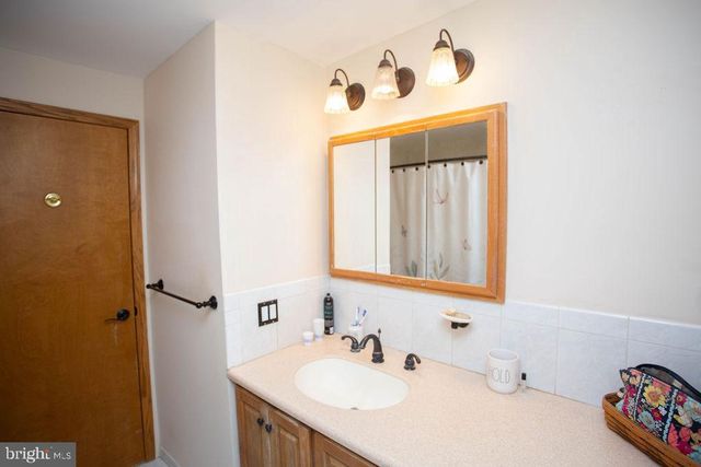 406 WALNUT AVE, Laurel Springs, NJ 08021