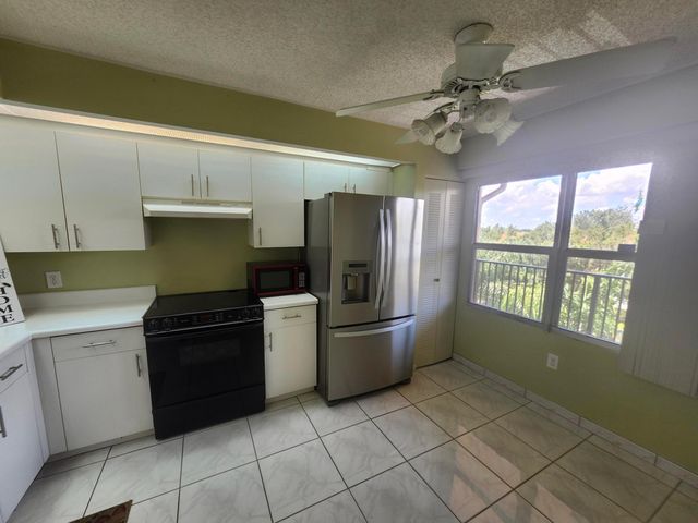 601 SW 142nd Avenue SW 413 Q, Pembroke Pines, FL 33027