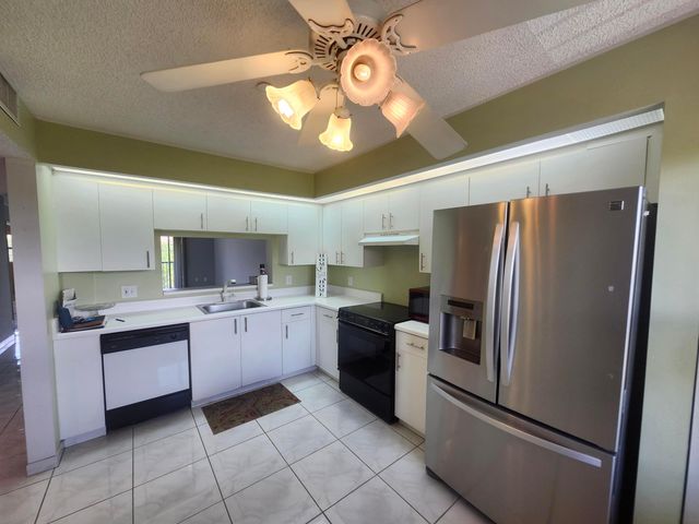 601 SW 142nd Avenue SW 413 Q, Pembroke Pines, FL 33027