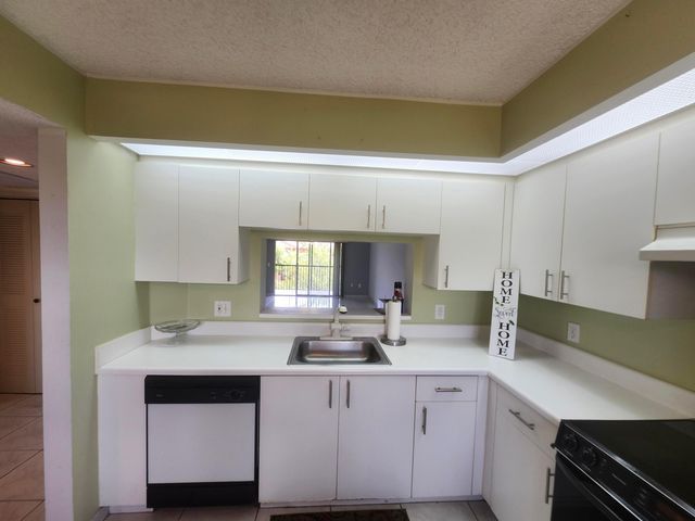 601 SW 142nd Avenue SW 413 Q, Pembroke Pines, FL 33027