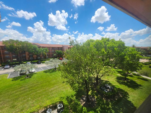 601 SW 142nd Avenue SW 413 Q, Pembroke Pines, FL 33027