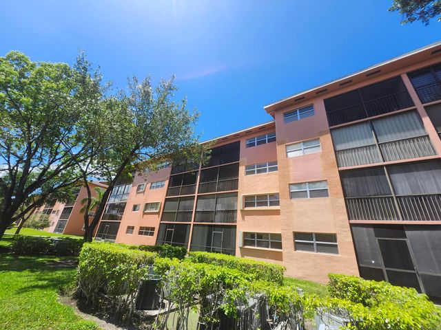 601 SW 142nd Avenue SW 413 Q, Pembroke Pines, FL 33027