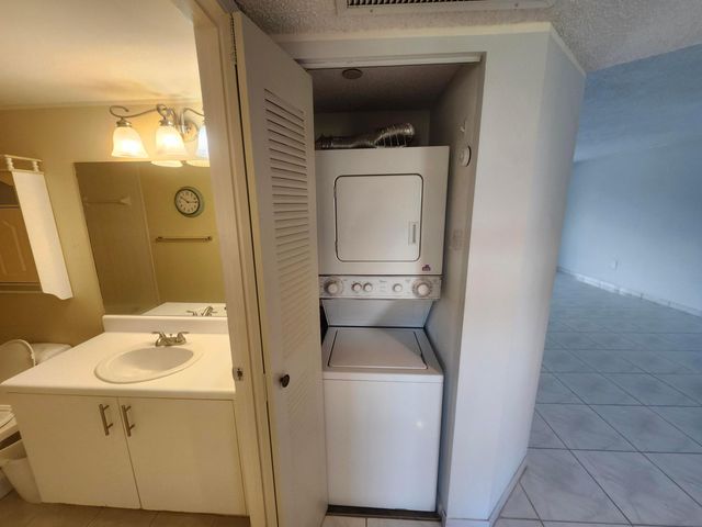 601 SW 142nd Avenue SW 413 Q, Pembroke Pines, FL 33027