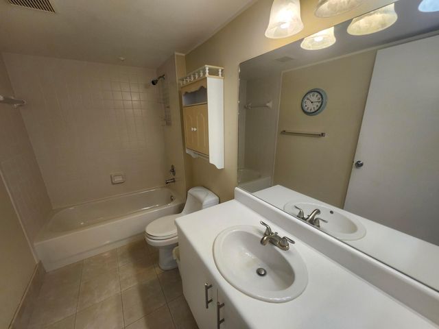 601 SW 142nd Avenue SW 413 Q, Pembroke Pines, FL 33027