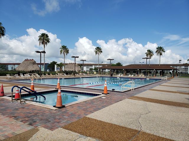 601 SW 142nd Avenue SW 413 Q, Pembroke Pines, FL 33027