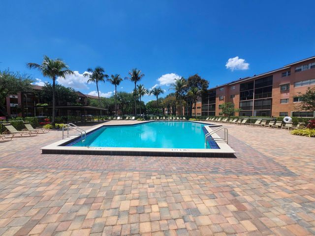 601 SW 142nd Avenue SW 413 Q, Pembroke Pines, FL 33027