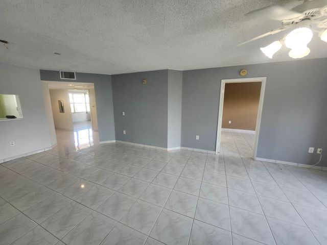 601 SW 142nd Avenue SW 413 Q, Pembroke Pines, FL 33027