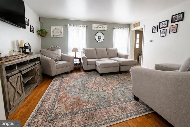 37 GREENMONT DR, Enola, PA 17025