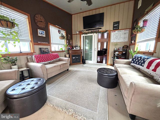 37 GREENMONT DR, Enola, PA 17025