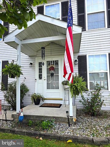 37 GREENMONT DR, Enola, PA 17025