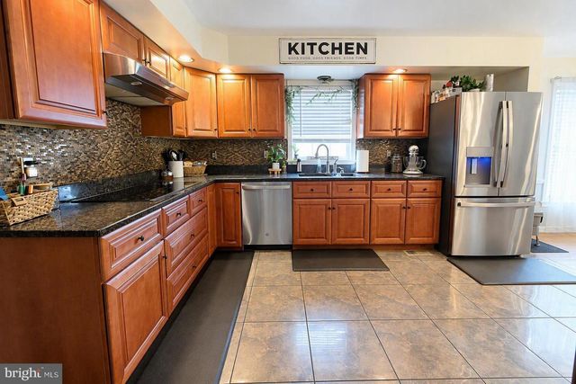 37 GREENMONT DR, Enola, PA 17025