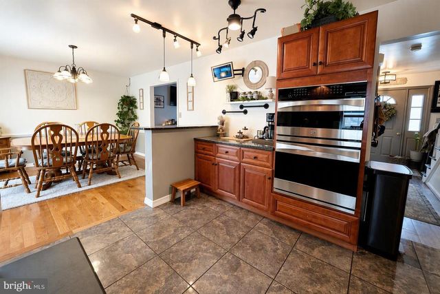 37 GREENMONT DR, Enola, PA 17025
