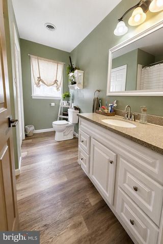 37 GREENMONT DR, Enola, PA 17025