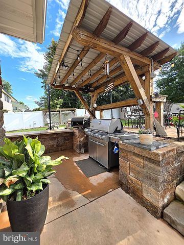 37 GREENMONT DR, Enola, PA 17025
