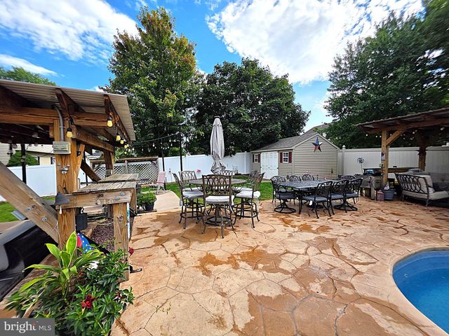 37 GREENMONT DR, Enola, PA 17025