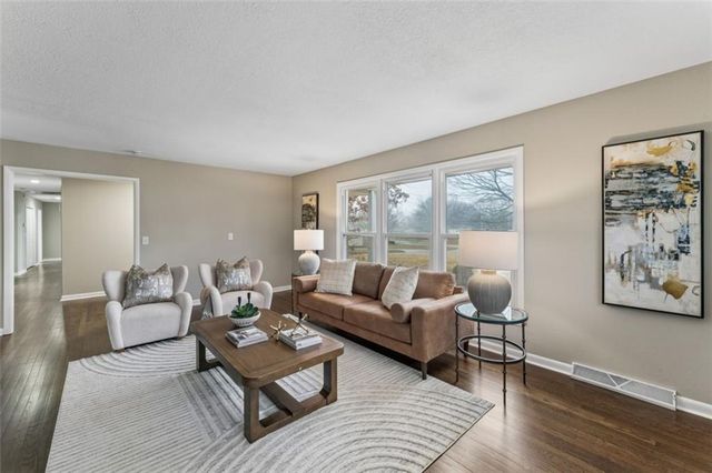 1001 Tam Oshanter Drive, Kansas City, MO 64145