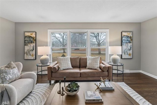 1001 Tam Oshanter Drive, Kansas City, MO 64145