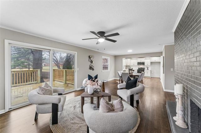 1001 Tam Oshanter Drive, Kansas City, MO 64145