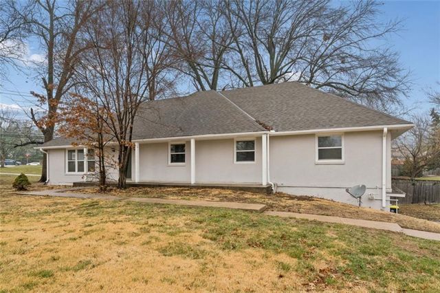 1001 Tam Oshanter Drive, Kansas City, MO 64145