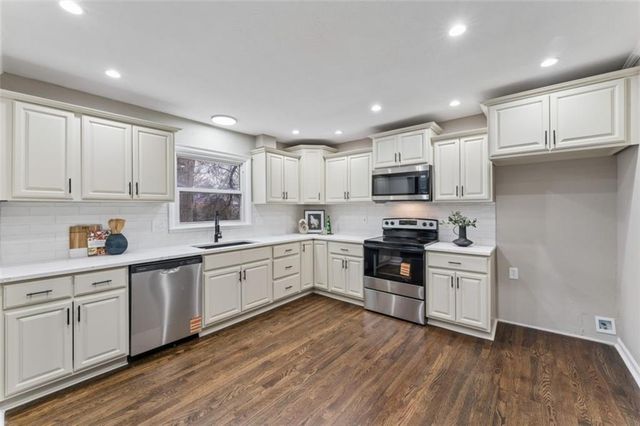 1001 Tam Oshanter Drive, Kansas City, MO 64145