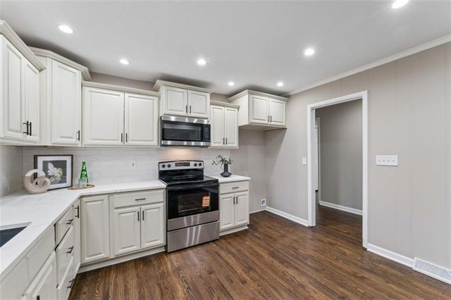 1001 Tam Oshanter Drive, Kansas City, MO 64145