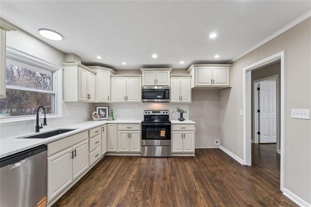 1001 Tam Oshanter Drive, Kansas City, MO 64145