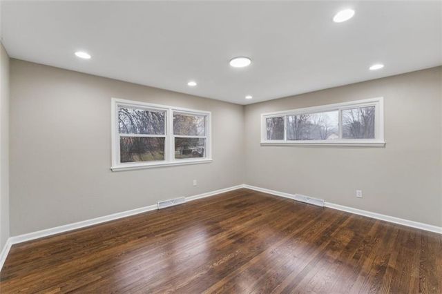 1001 Tam Oshanter Drive, Kansas City, MO 64145