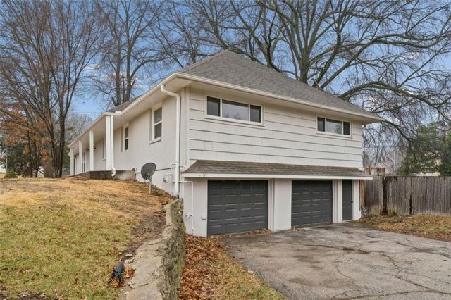 1001 Tam Oshanter Drive, Kansas City, MO 64145