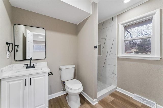 1001 Tam Oshanter Drive, Kansas City, MO 64145