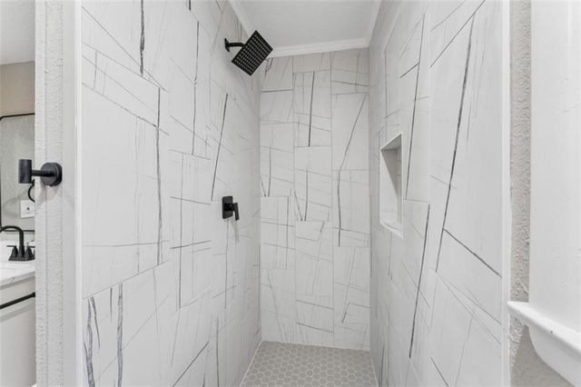 1001 Tam Oshanter Drive, Kansas City, MO 64145