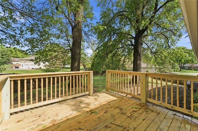 1001 Tam Oshanter Drive, Kansas City, MO 64145