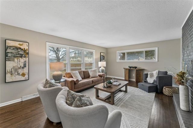 1001 Tam Oshanter Drive, Kansas City, MO 64145