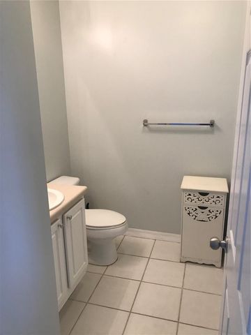 5681 BENTGRASS DRIVE 13-212, Sarasota, FL 34235