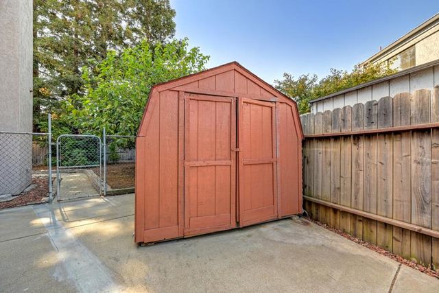 9009 Chaff Ct, Elk Grove, CA 95758