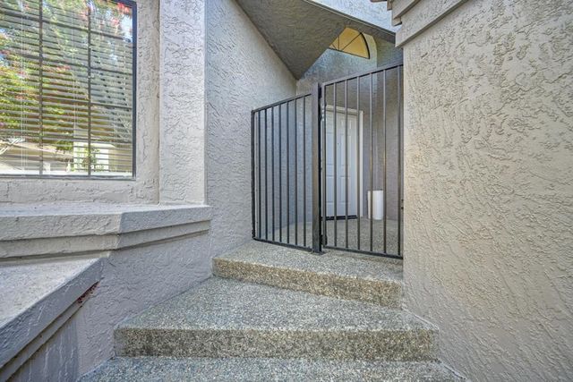 9009 Chaff Ct, Elk Grove, CA 95758