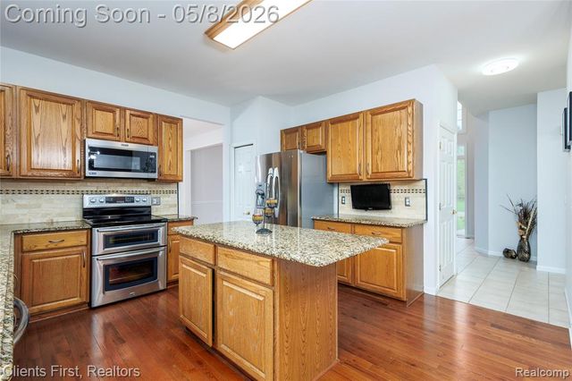 45498 Muirfield Drive, Canton, MI 48188
