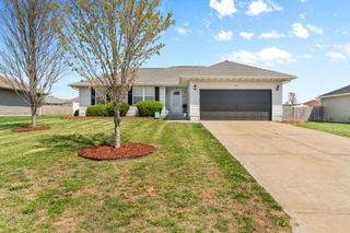 715 Woodlawn Street, Marshfield, MO 65706