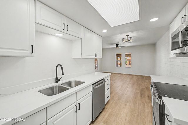 265 N Camino Del Vate, Green Valley, AZ 85614