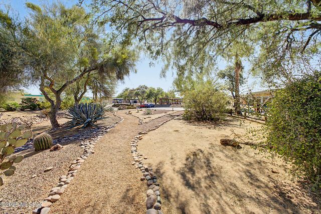 265 N Camino Del Vate, Green Valley, AZ 85614