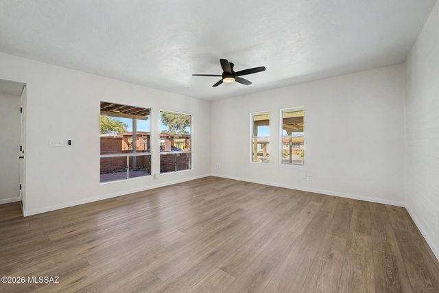 265 N Camino Del Vate, Green Valley, AZ 85614