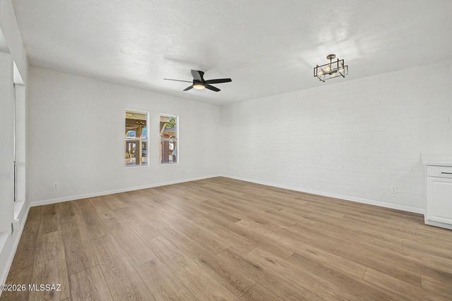 265 N Camino Del Vate, Green Valley, AZ 85614