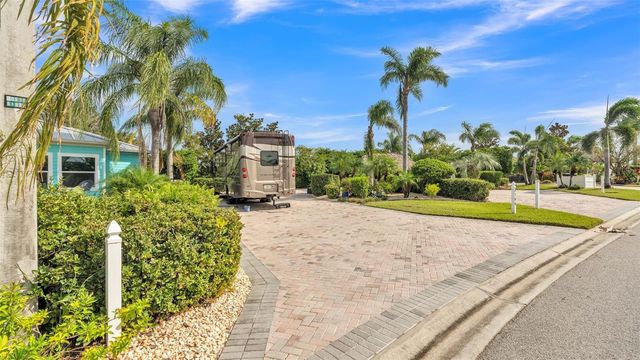 3166 GREAT HERON LOOP, Polk City, FL 33868