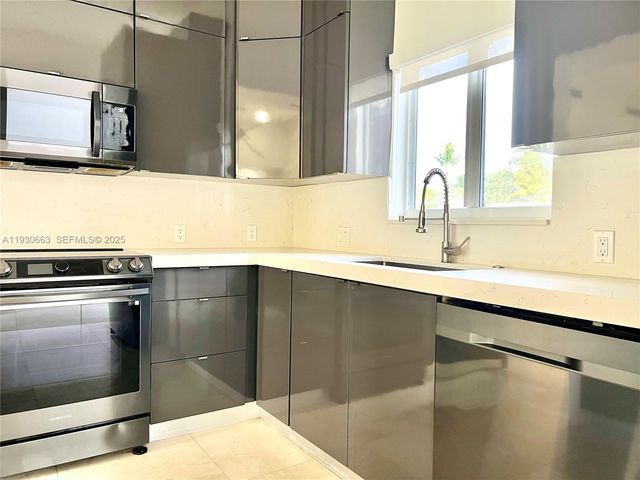 2536 Flamingo Ln 2536, Fort Lauderdale, FL 33312