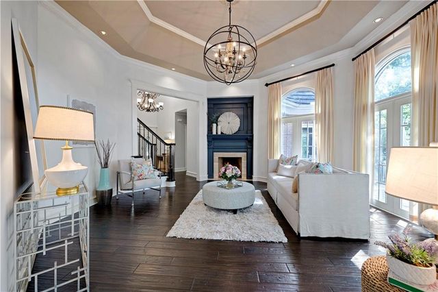 20 E Loch Lloyd Parkway, Loch Lloyd, MO 64012