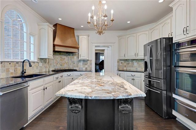 20 E Loch Lloyd Parkway, Loch Lloyd, MO 64012